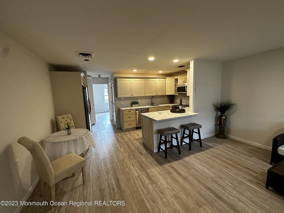 1st image of 948C Aberdeen Dr