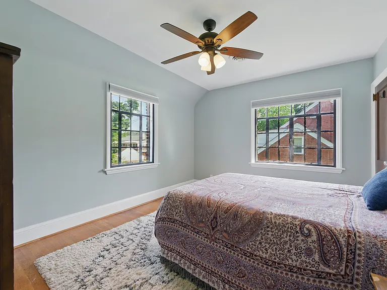5010 Gosnold Ave — Photo 43