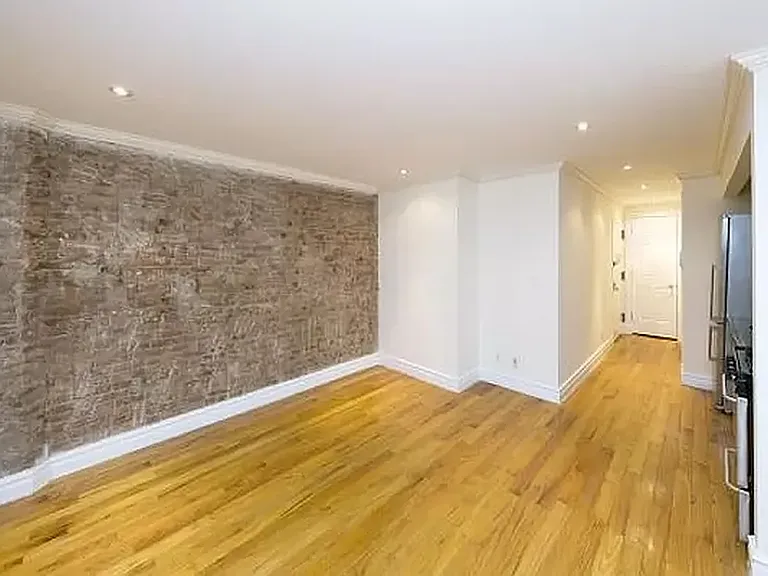 320 W 14th St #3 — Photo 2