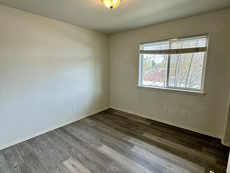 501 Briarwood Dr — Photo 9