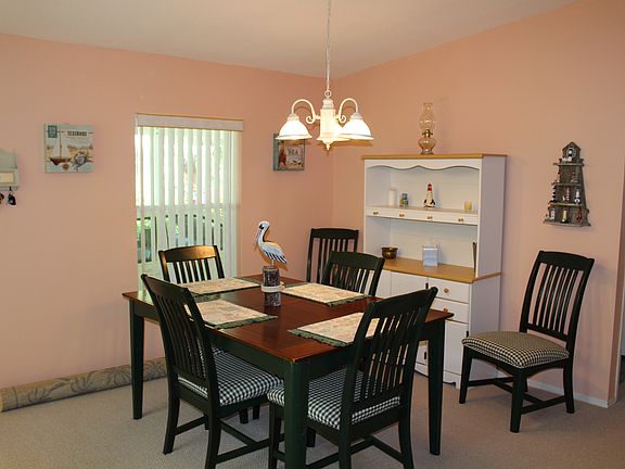 4th image of 482 Sioux Blvd