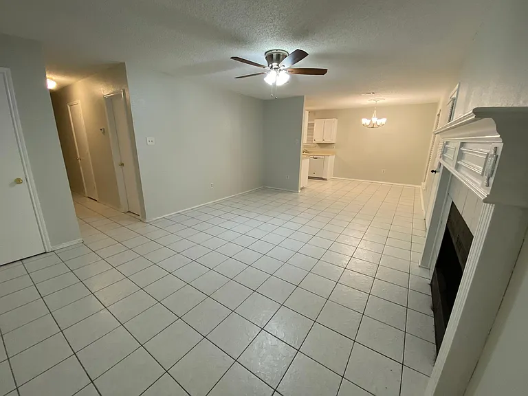 7609 April Ct — Photo 3