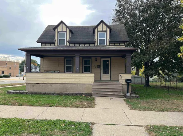 1106 Kelly St, Charles City, IA 50616