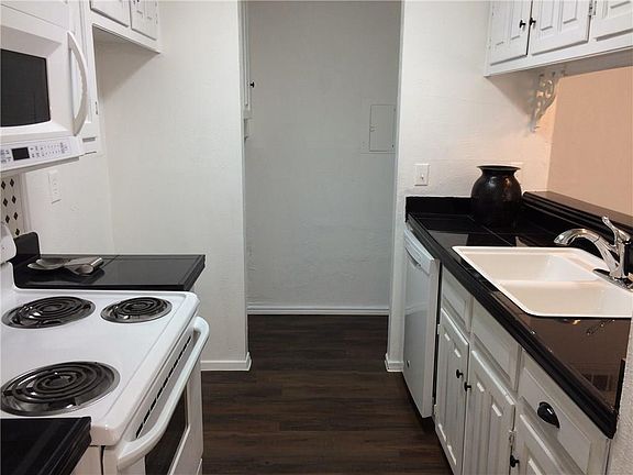 5th image of 409 Arborview Dr
