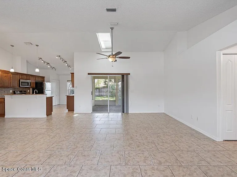 816 Hunters Creek Dr — Photo 6