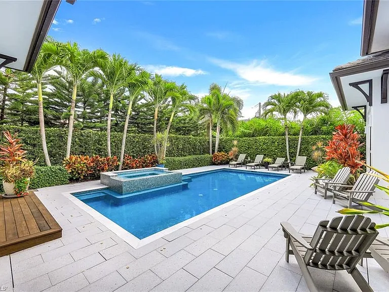 425 Harbour Dr — Photo 26