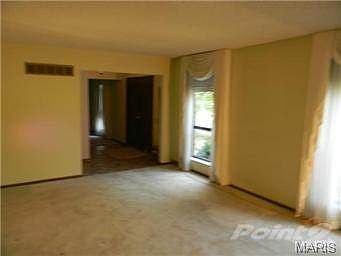 3rd image of 3576 Queens Hill Dr