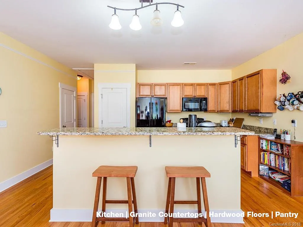 3 bed, 1400 sqft, $3,000 — Photo 3