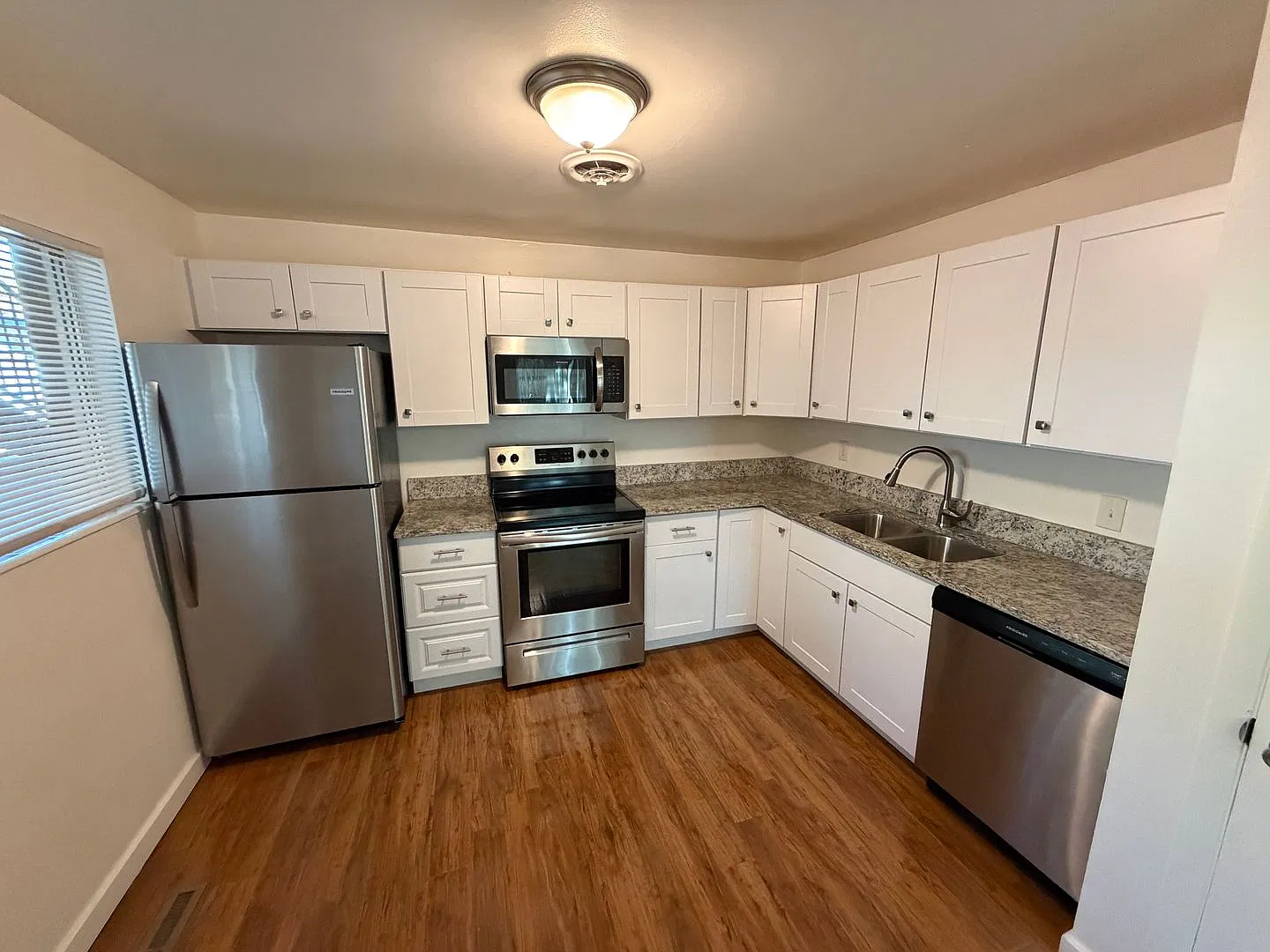 Remodeled University Two bedroom Apartment, Salt Lake City, 1,000 sq ft; — Photo 2
