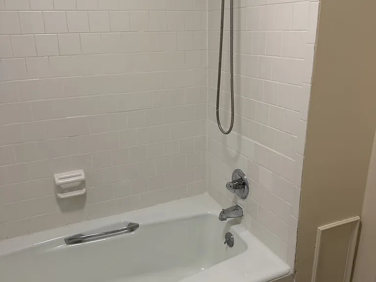910 Colonial Ave #B — Photo 5