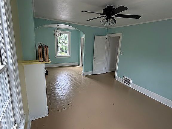 4th image of 808 Windsor Ct