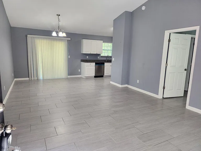 202 Oak Lane Cir — Photo 2