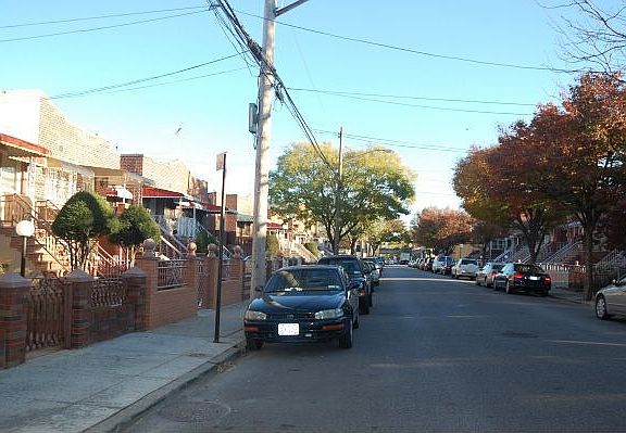 4th image of 712 E 94th St