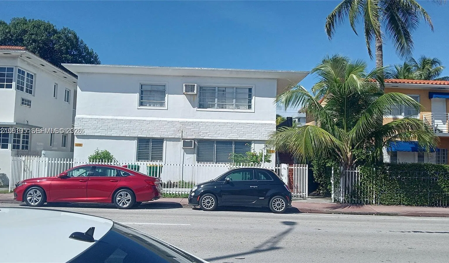 The Beverly Arms Condo — Photo 2