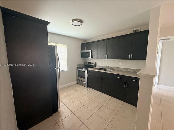 4th image of 6321 SW 20th Ct