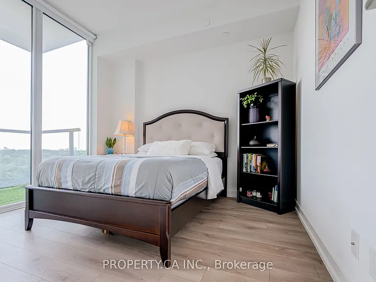 33 Helendale Ave #719 — Photo 17