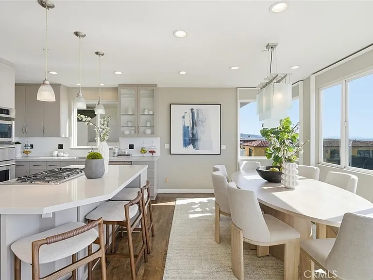 2406 Ocean Dr — Photo 8