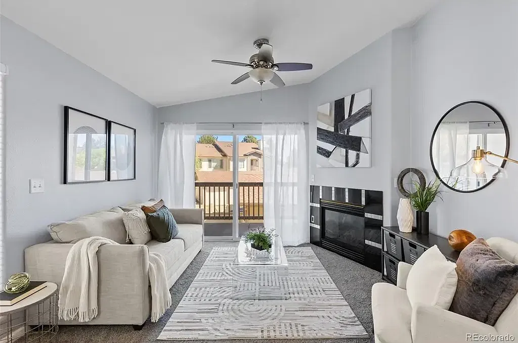 2 bed, 955 sqft, $1,900 — Photo 2