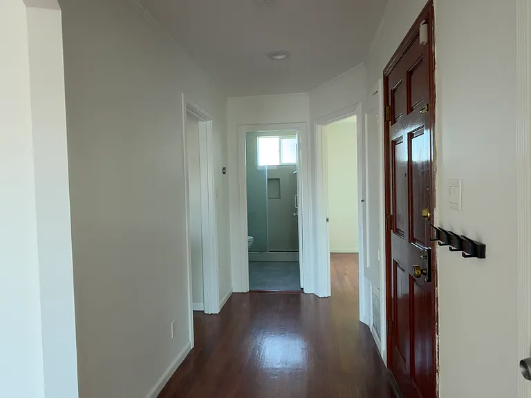 2027 Lawton St — Photo 2