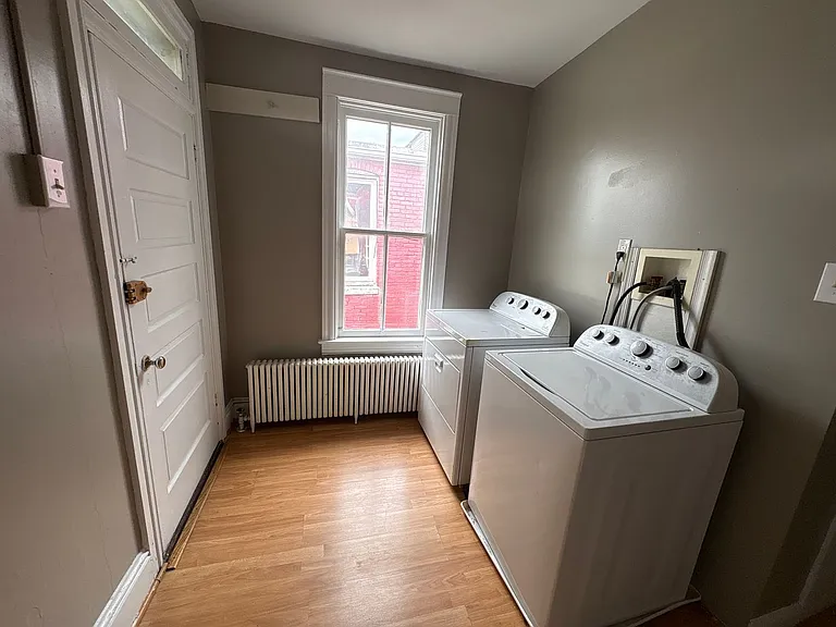 853 E Philadelphia St — Photo 20