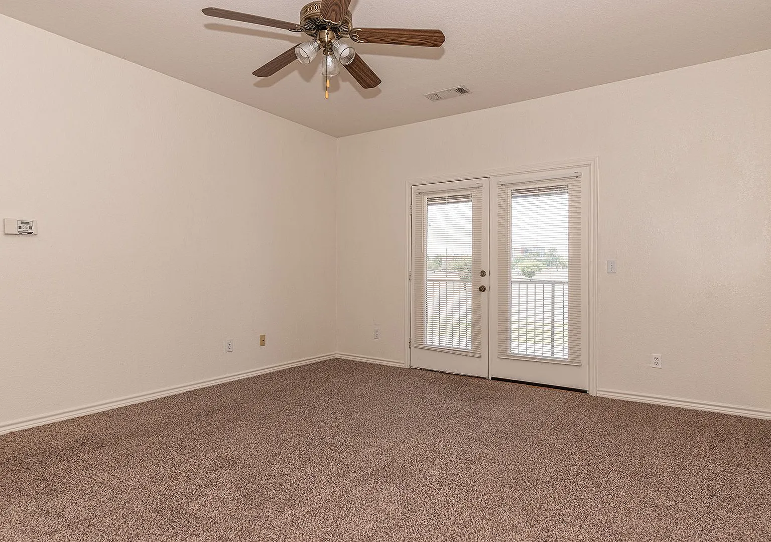 Stonegate Apartments. — Photo 3