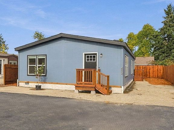 2nd image of 4924 E St