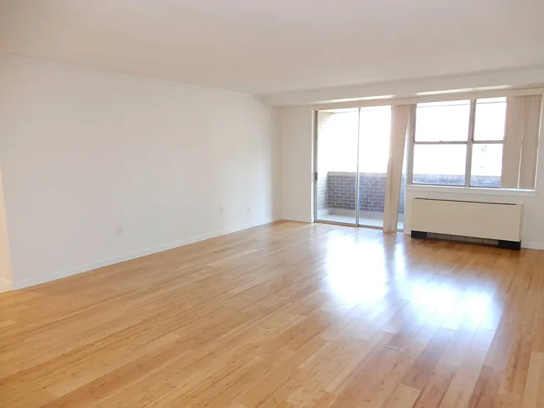 9 Hawthorne Pl #6J — Photo 4