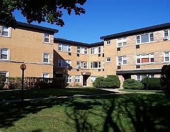 1st image of 6831 N Seeley Ave APT 1J