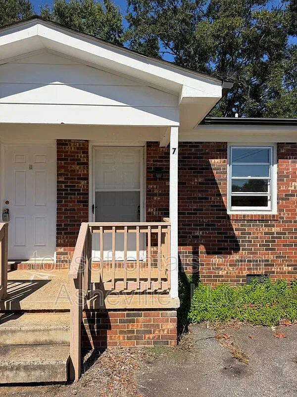 1 bed, 1.0 bath, $750 — Photo 3