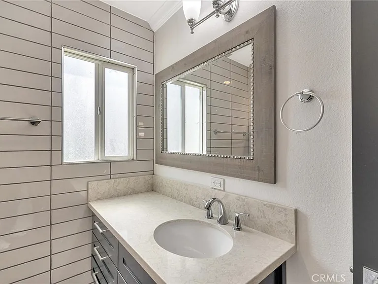 17227 Keswick St — Photo 37