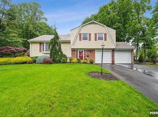 526 Cleveland Ave, River Vale, NJ 07675
