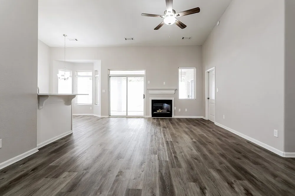 3 bed, 2.0 bath, 1524 sqft, $2,080 — Photo 4