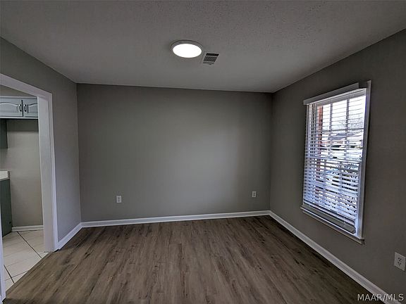 4th image of 2629 Old Orchard Ln