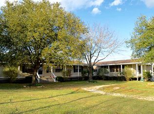 1835 Oakland Rd, Schulenburg, TX 78956