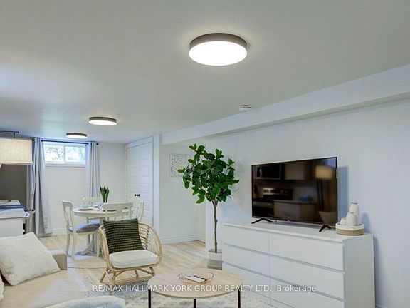 3rd image of 40 Sophia St W