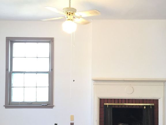 3rd image of 212 E Curtis St