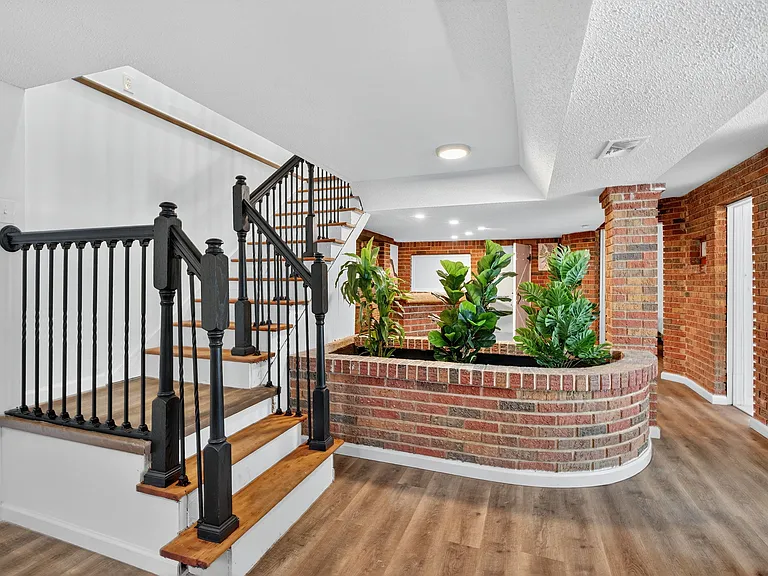 2544 Spring Forest Rd — Photo 32