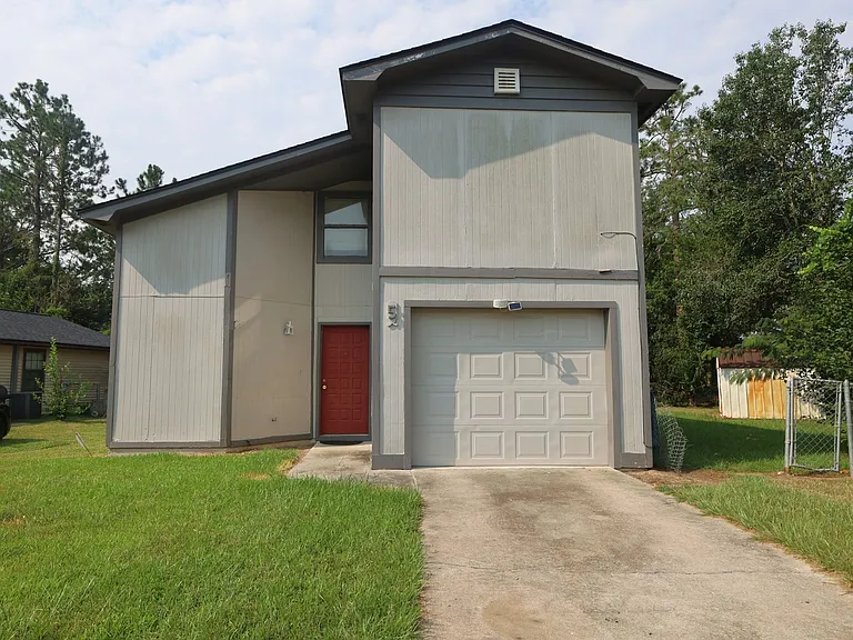 5 Crestwood Cir — Photo 1