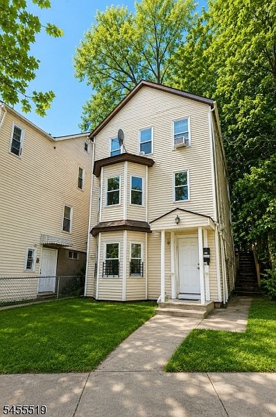 1st image of 9 Circle Ave