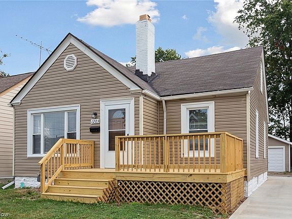 3rd image of 1203 Hawthorne Ave