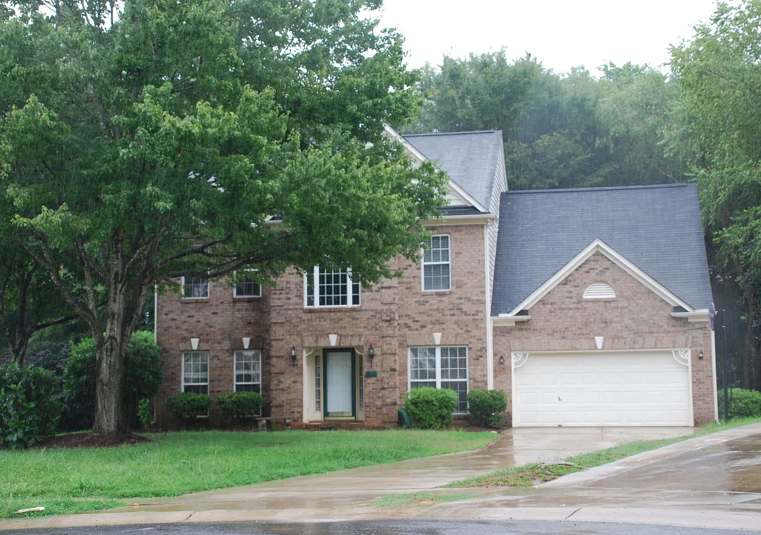 4 bed, 2.5 baths Colonial available for rent - Awesome Downtown Matthews location - — Photo 1