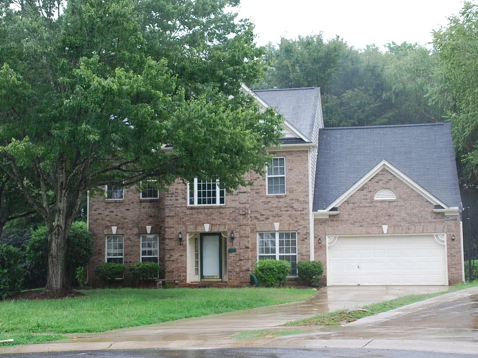 733 Meadow Lake Dr
