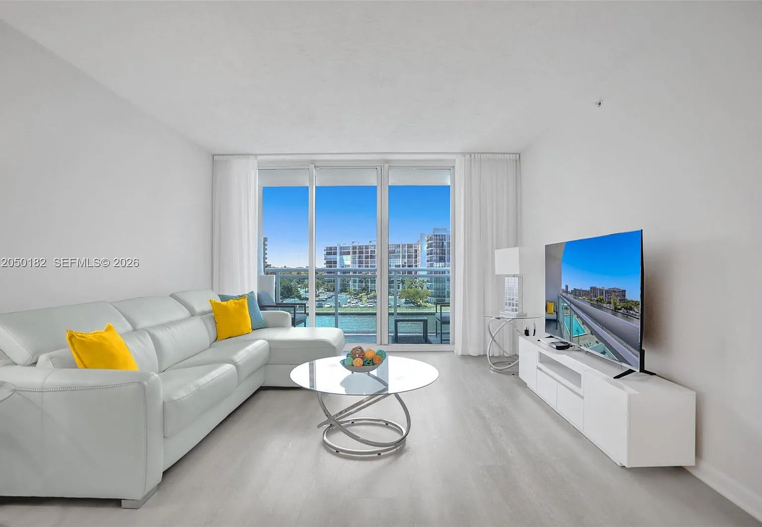 Residences On Hollywood B — Photo 3