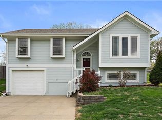 1403 Dickinson Rd, Independence, MO 64050