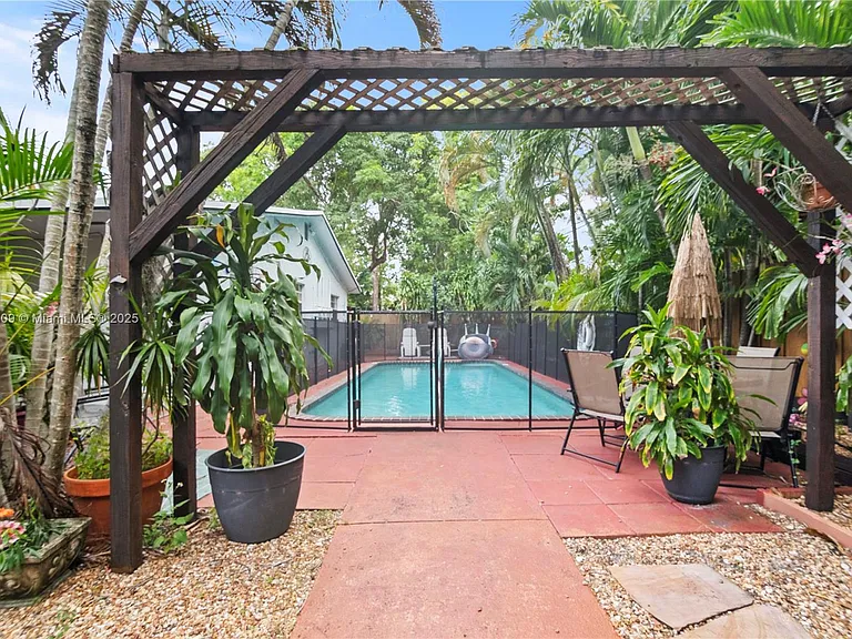 717 SW 13th Ave #1 — Photo 9