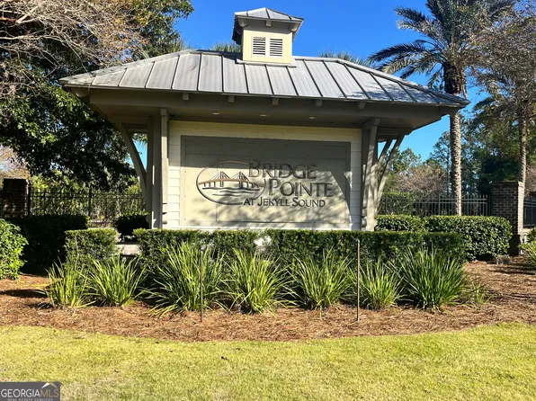 528 Beacon Pointe Pkwy, Waverly, GA 31565