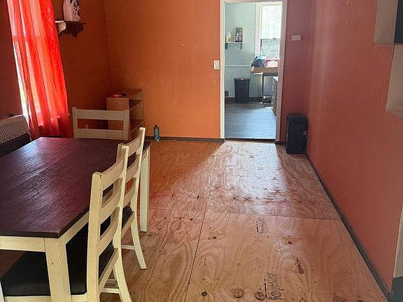 5th image of 238 Webster St
