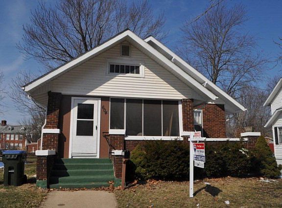 2nd image of 604 S Fible St