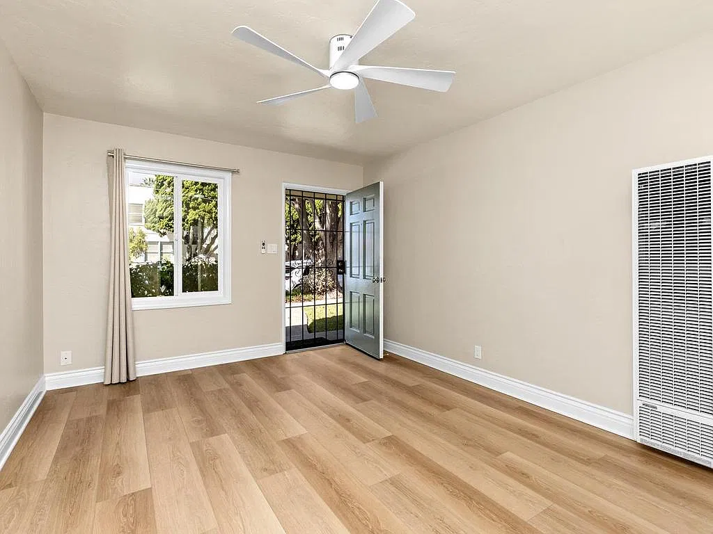 1 bed, 417 sqft, $2,300 — Photo 3