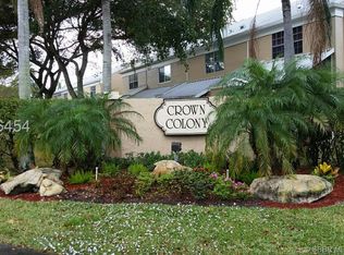 2889 S Cambridge Ln, Hollywood, FL 33026